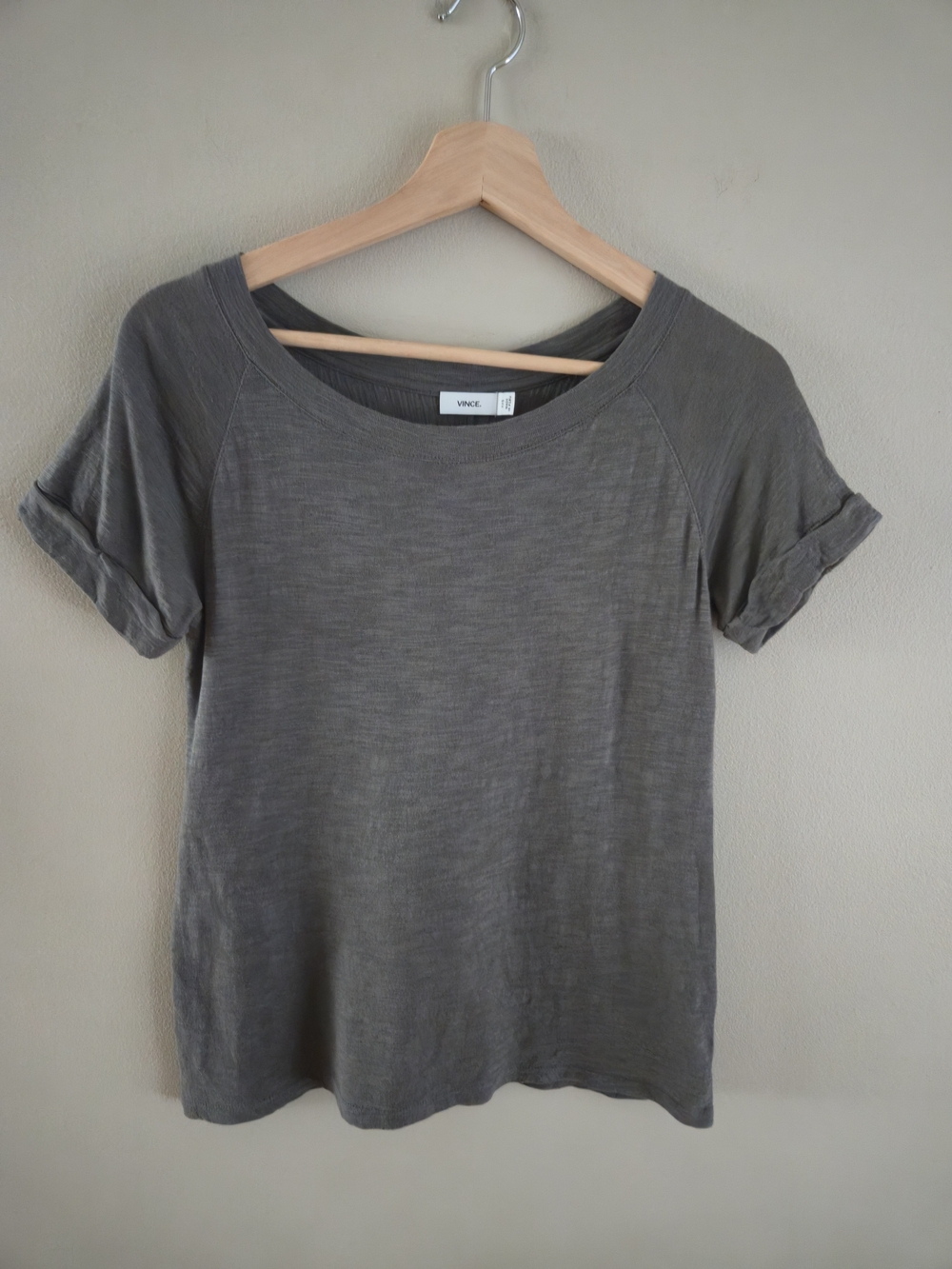 Vince. Tee T-Shirt Raglan Sleeve Olive Green Lightweight Made In Peru